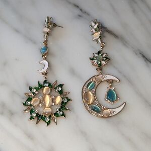 Asymmetrical Sun/ Moon🌝 🌙  cabochon and enamel earrings goldtone